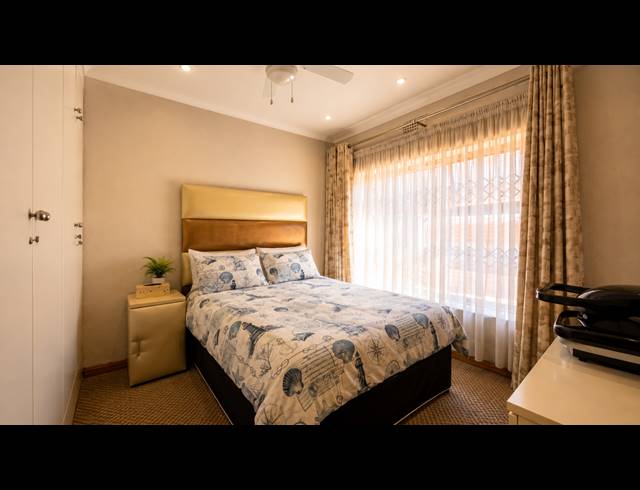 5 BEDROOM HOUSE FOR SALE IN LENASIA